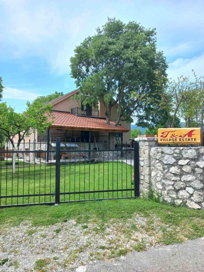 T-A Apartment Rijeka Crnojevica Bilik gambar